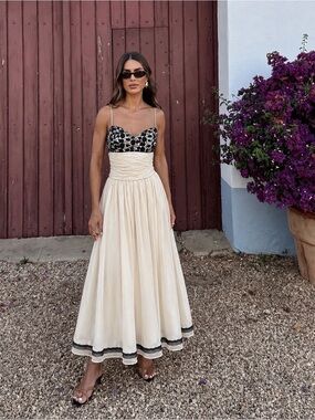 Sandra Angelozzi Cream 100% Silk Lace Fit Flare Bodice Tea Dress (Size 2)